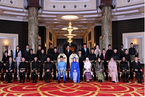 دولت جدید مالزی رسما کار خود را آغاز کرد