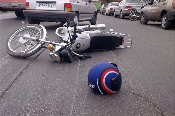 تصادف شدید موتورسیکلت با سواری ریو در بزرگراه نواب