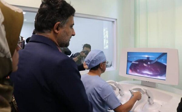 ربات جراحی از راه دور سینا در بیمارستانی در اندونزی راه اندازی شد