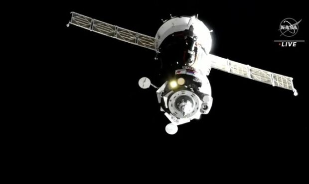 روسیه ۳ فضانورد را ۳ ساعته به مدار زمین برد