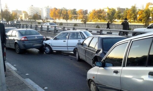تصادف ۵۰ خودرو در آزادراه کرج-قزوین
