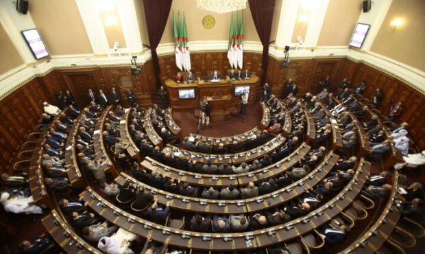 مجلس الجزایر قانون «اجازه جنگ با اسرائیل» را تصویب کرد+ فیلم