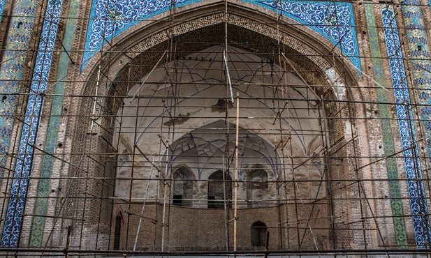 داربست‌های مسجد جامع قزوین بعد از ۶۰ سال جمع‌آوری می‌شود