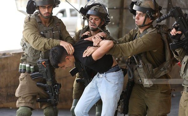 بازداشت جوانان فلسطینی در حمله عناصر صهیونیست به کرانه باختری