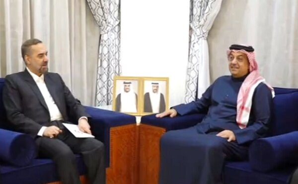 وزیر دفاع با همتای قطری خود دیدار کرد