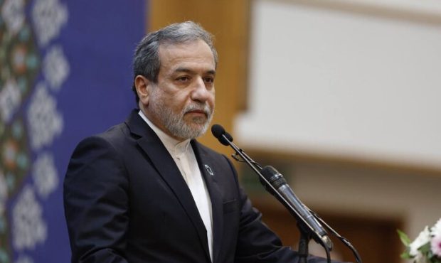عراقچی: مذاکره مستقیم با تهدیدکنندگان بیمعناست عراقچی: مذاکره مستقیم با تهدیدکنندگان بیمعناست