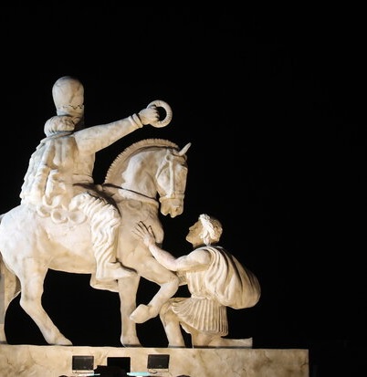 رونمایی از مجسمه شکست والرین؛ دشمنان در مقابل ایران زانو می‌زنند