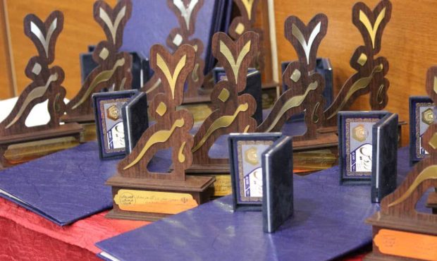 جشن”هفت هنر”مجالی است تا همه هنرمندان این دیار به جامعه معرفی و شناسانده شوند جشن”هفت هنر”مجالی است تا همه هنرمندان این دیار به جامعه معرفی و شناسانده شوند