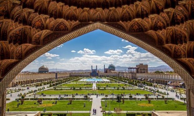 آغاز مرمت طبقه دوم میدان نقش جهان؛ تلاش مردم برای بهبود وضعیت دو برج